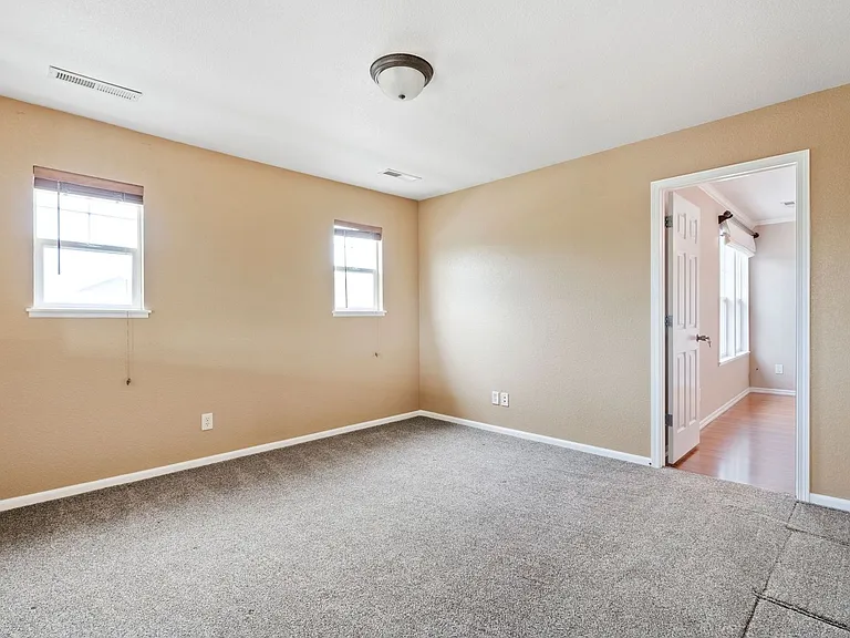 1068 Canal Dr — Photo 15