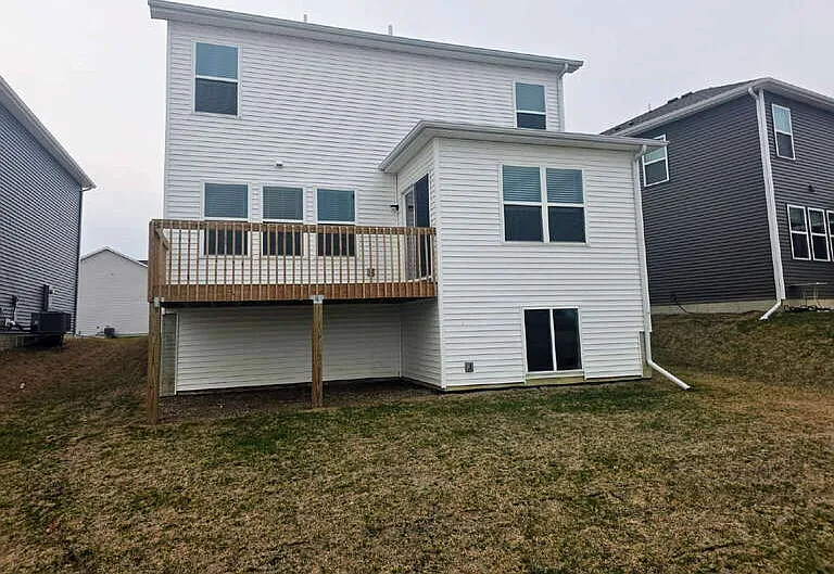 655 NW Williamsburg Ln — Photo 36