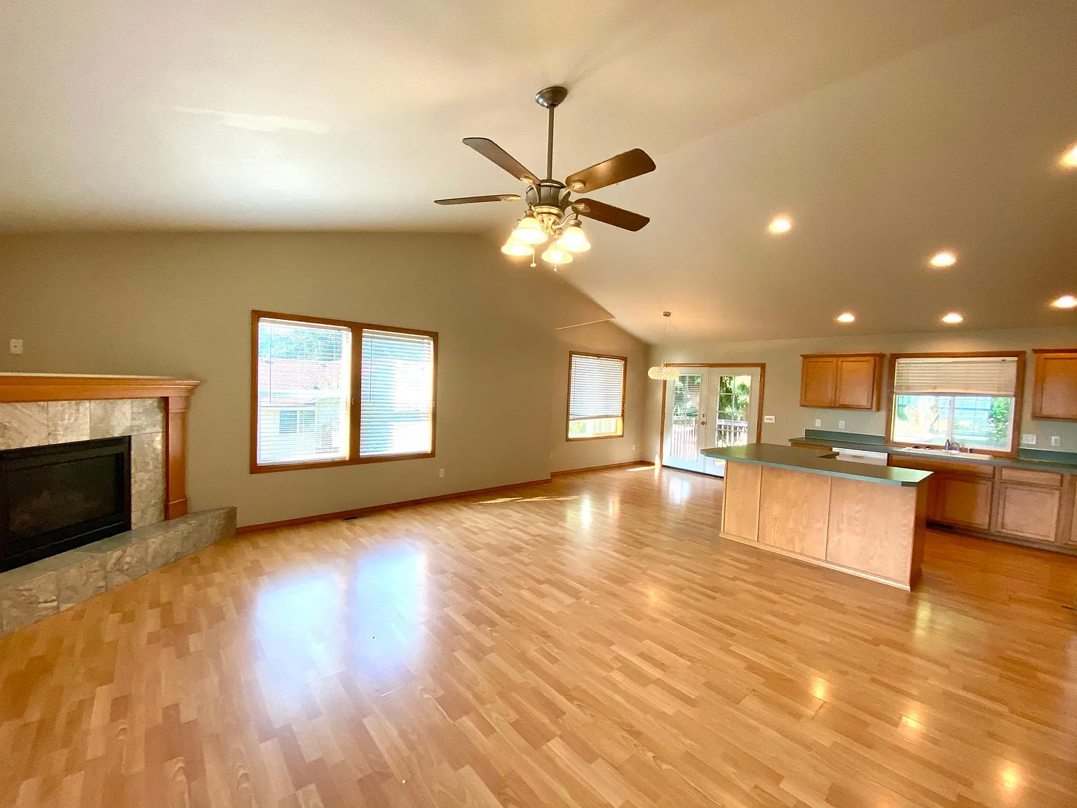 15710 Topaz Dr SE — Photo 3