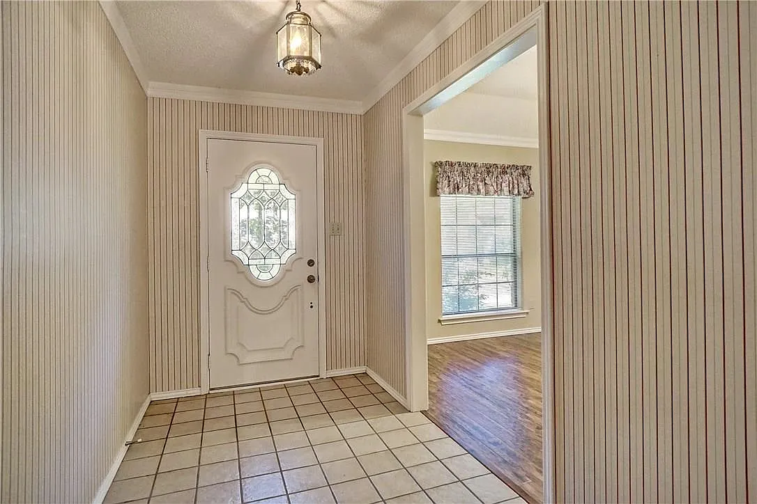 4 bed, 2249 sqft, $2,450 — Photo 3
