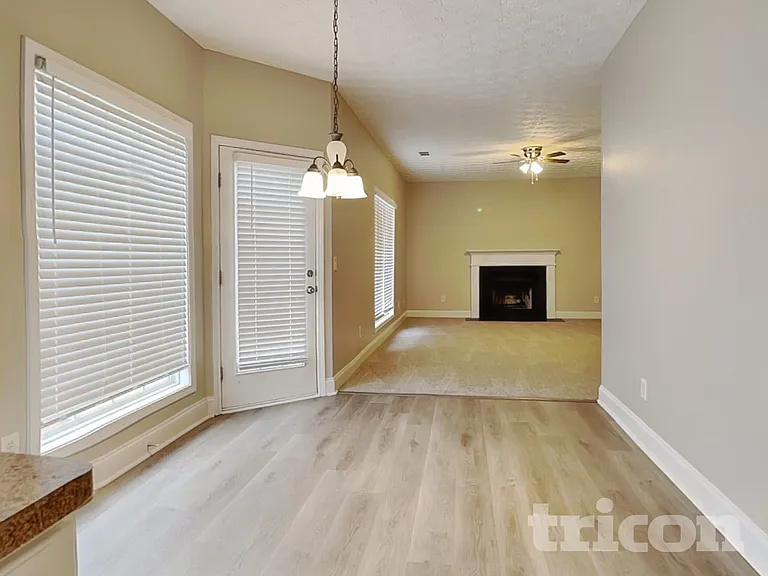 417 Carrie Ct — Photo 7
