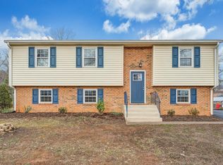 2923 Creekwood Dr, Salem, VA 24153