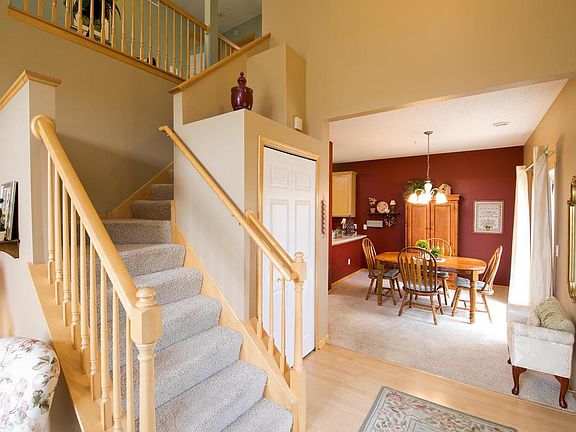 5th image of 6610 Peony Ln N
