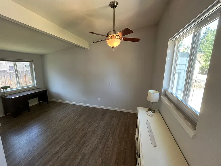 365 N Maple St #B — Photo 10