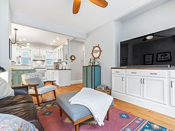 4th image of 17 Spalding St #2