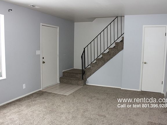 2nd image of 1961 E Parkridge Dr