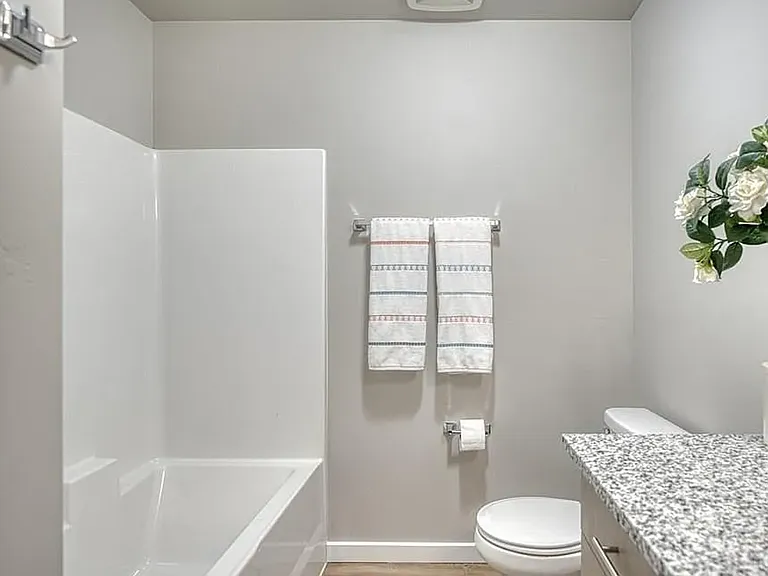 2015 Lawrence Ln #2006 — Photo 7