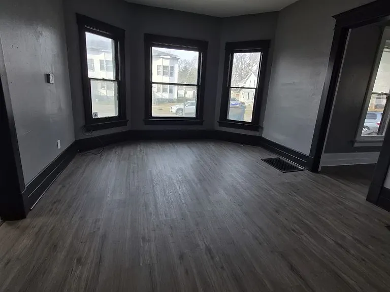 626 W 2nd St #1 — Photo 3