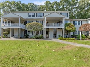 72 Trellis Dr, West Warwick, RI 02893