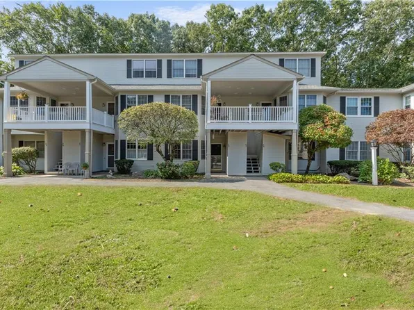 72 Trellis Dr, West Warwick, RI 02893