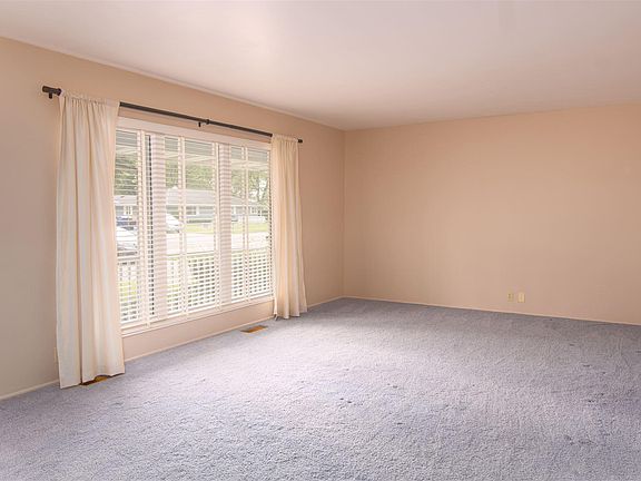 3rd image of 3407 N Oakwood Ave