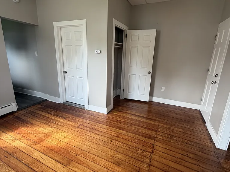 264-266 Kings Hwy #1 — Photo 3
