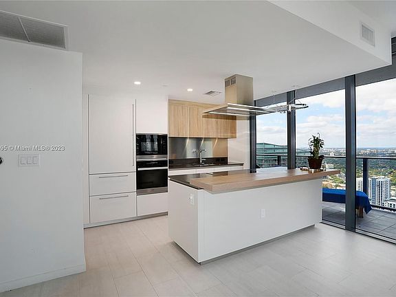 3rd image of 1000 Brickell Plz #4112