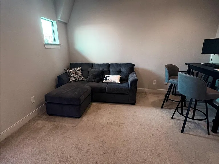 5313 Petty St — Photo 6