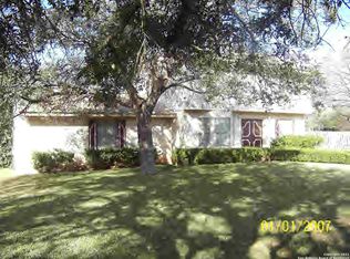 6 Buena Vista Cir, Uvalde, TX 78801