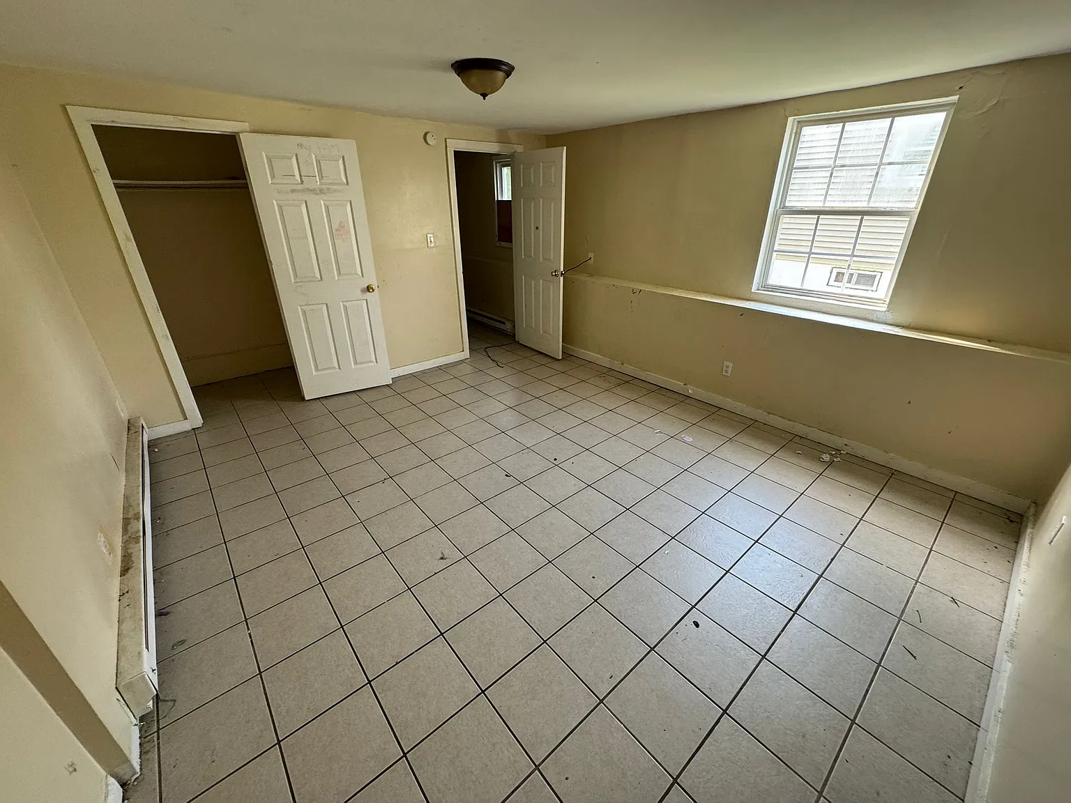 4 bed, $2,100 — Photo 4