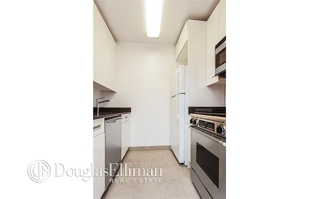 Rented by Douglas Elliman | media 25