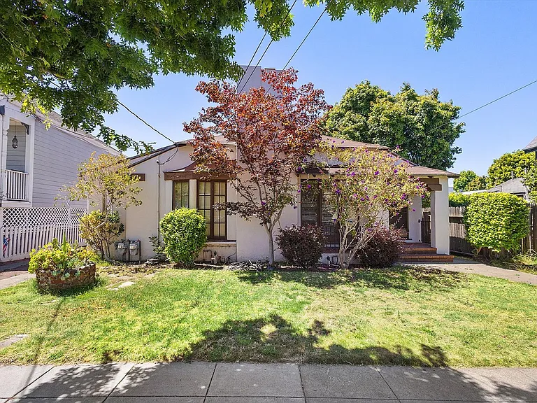 949 Park St — Photo 1