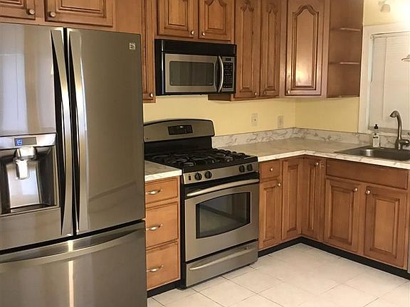 3rd image of 5 Birchwood Dr