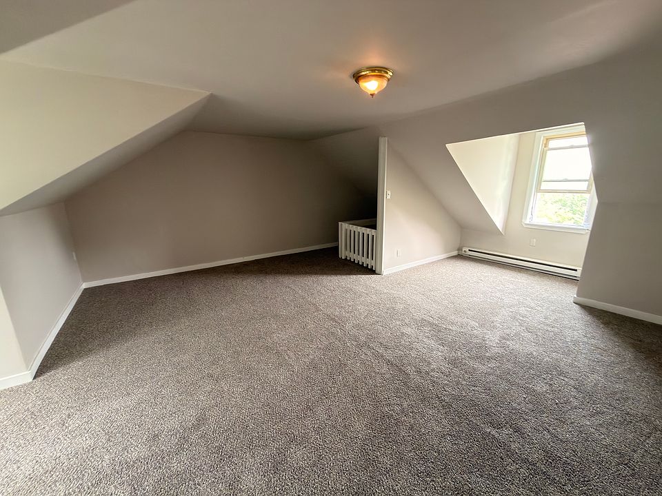 1st image of 922 W Walnut St Floor 2