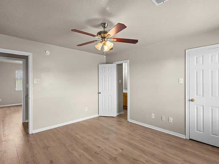 120 Green Isle Ave — Photo 8