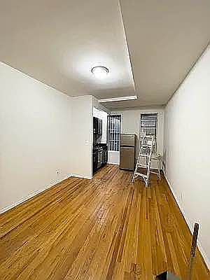 3rd image of 223 E 85th St APT 6