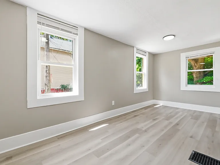 190 Bowman St — Photo 19