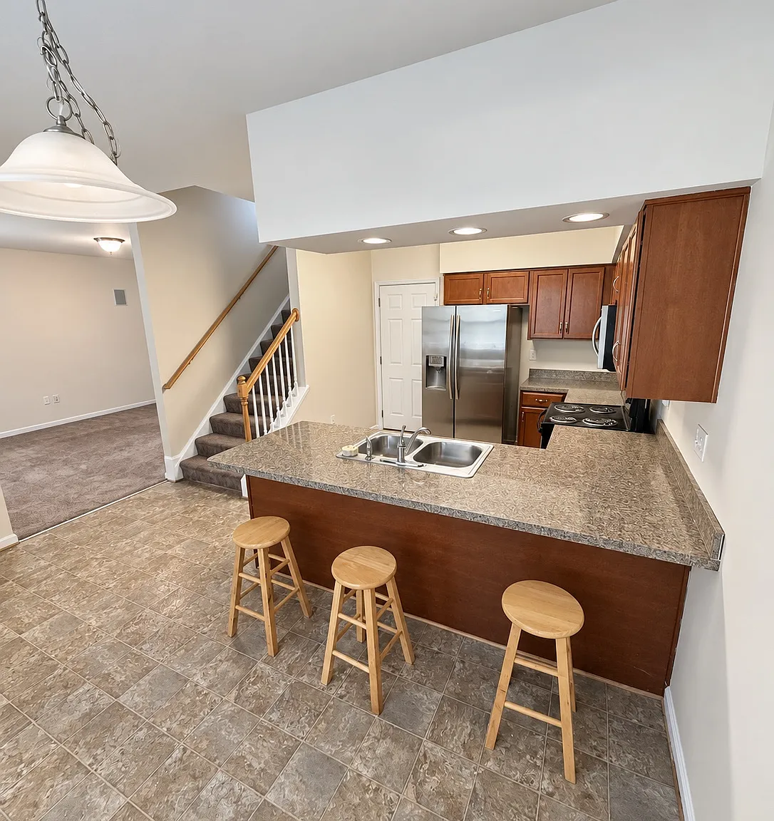 4 bed, 2.5 bath, 1630 sqft, $2,450 — Photo 3