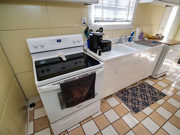 2nd image of 1300 E 4th St