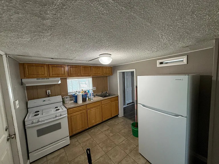 1503 W 16th St — Photo 3