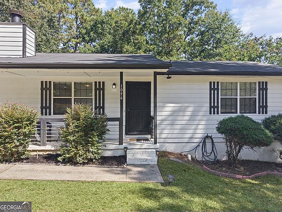 2nd image of 1096 Greendale Ln