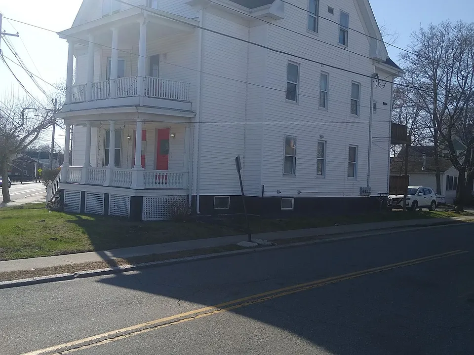 986 Smith St