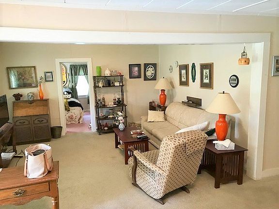 4th image of 1304 College Ave