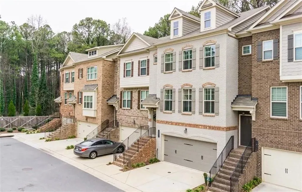3 bed, 3.5 bath, 2666 sqft, $3,500 — Photo 2