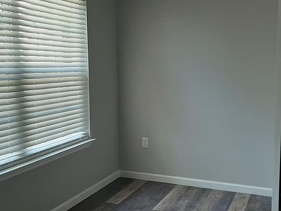 4th image of 600 Melbor St
