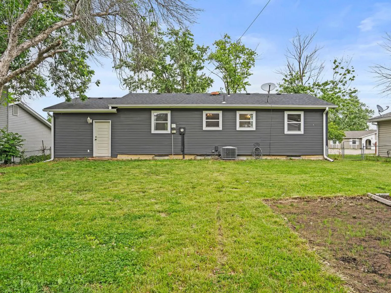 3412 Nottingham Ct — Photo 3