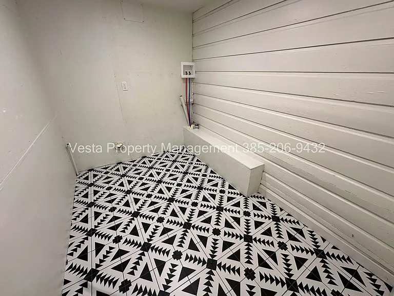 2538 Orchard Ave — Photo 10