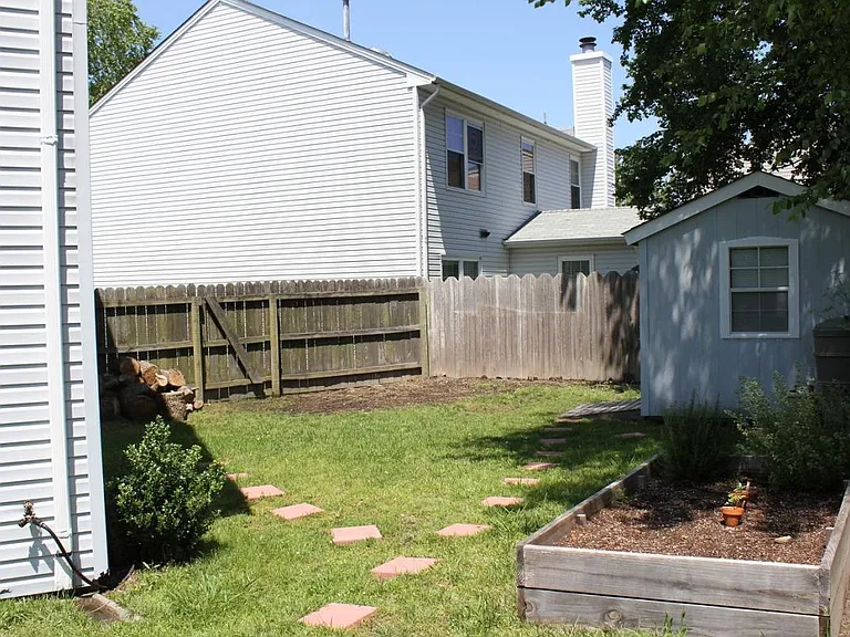 904 Bridgeford Ct — Photo 13
