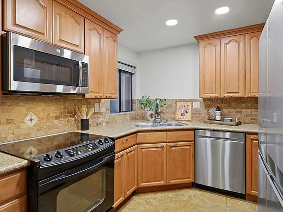 5th image of 1661 Braddock Ct
