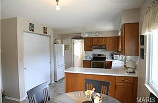 4th image of 9427 Vicary Dr