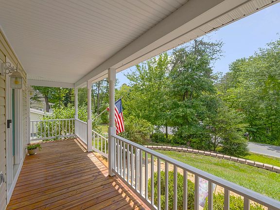 3rd image of 769 Jefferson Dr