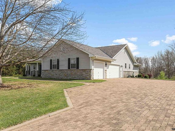 4th image of 3301 Birchwood Dr