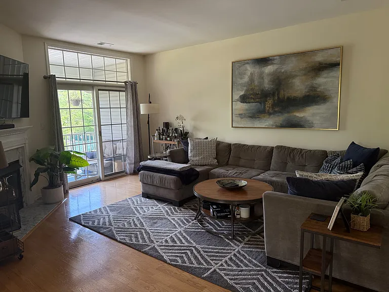 115 Crown Ct — Photo 11