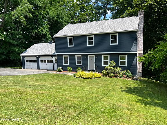 3rd image of 9 Bolton Dr