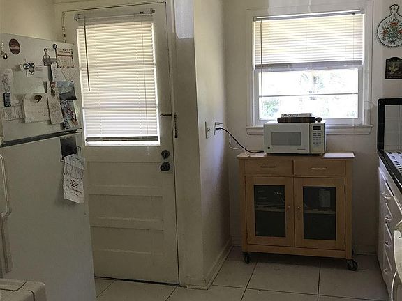 4th image of 3245 Torres Ave