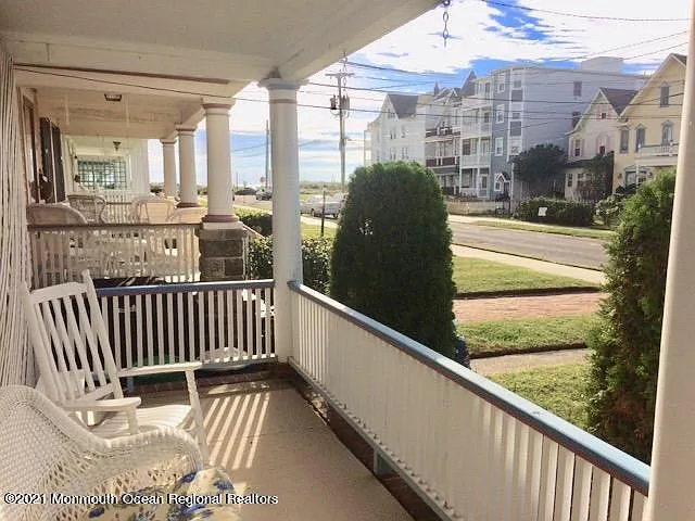 11 Bath Ave — Photo 4