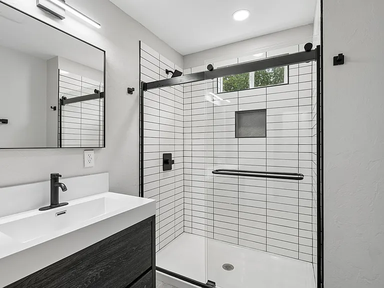 Ensuite bath 3
