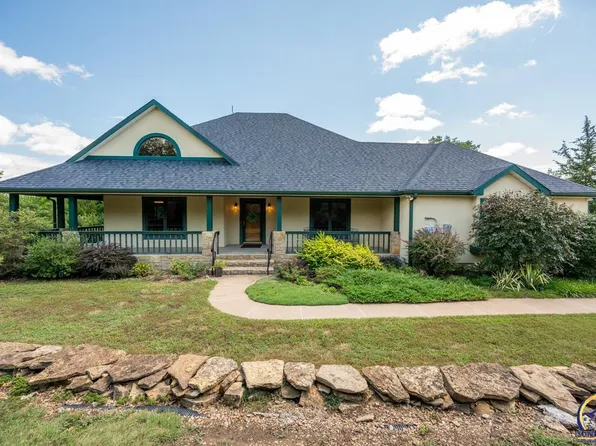 5614 SW Fairlawn Rd, Topeka, KS 66610