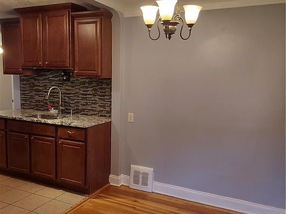 5th image of 2312 Grovewood Ave