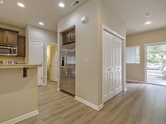 3rd image of 3980 SE Discovery St